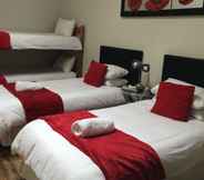 Kamar Tidur 4 A Sunflower Stop - Hostel