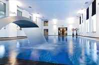 Swimming Pool Van Der Valk Hotel Almere