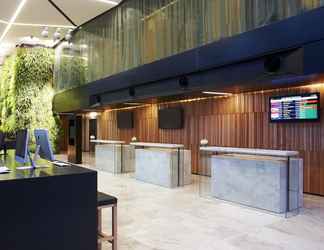 Lobby 2 Novotel Auckland Airport