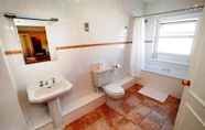 Toilet Kamar 3 Castle Hotel