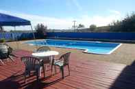 Swimming Pool Auberge La Rocaille