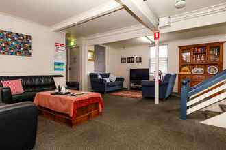 Lobby 4 Bowen Terrace Accommodation