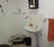 In-room Bathroom 5 Stemar Self Catering Guest House