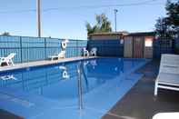 Swimming Pool Redmond Inn