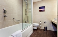 In-room Bathroom 7 Hilton Garden Inn Sanliurfa