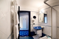 In-room Bathroom Hotel Estense