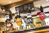 Bar, Cafe and Lounge Hadley Bowling Green Inn