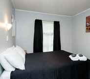 Bedroom 4 Avenue Motel Palmerston North