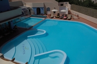 Swimming Pool Hotel Tropis