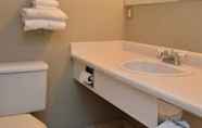 In-room Bathroom 3 Canadas Best Value Inn Kelowna
