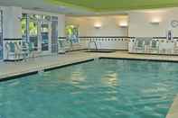 Swimming Pool Fairfield Inn & Suites by Marriott Millville Vineland