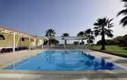 Swimming Pool 2 Sikania Resort & Spa