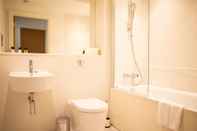 In-room Bathroom Spacious Serviced Apartments Canary Wharf