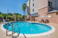 Hồ bơi Fairfield Inn & Suites Holiday Tarpon Springs