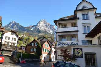 Exterior 4 Hirschen Backpacker-Hotel & Pub