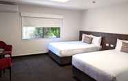 Bedroom 3 JetPark Hotel Hamilton Airport