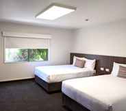 Bedroom 3 JetPark Hotel Hamilton Airport