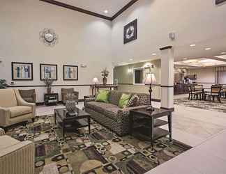 Lobi 2 La Quinta Inn & Suites by Wyndham Lancaster