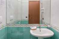 Toilet Kamar Hotel Sporting