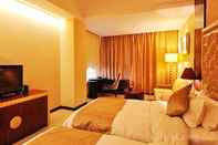 Bedroom Yuexiu Hotel Guangzhou, Curio Collection by Hilton
