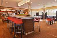 Quầy bar, cafe và phòng lounge Courtyard by Marriott Burlington Mt. Holly Westampton