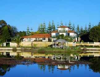 Exterior 2 Martin Fields Beach Retreat