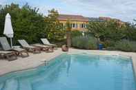 สระว่ายน้ำ Hotel de Vignes