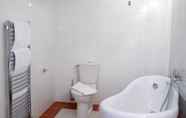 In-room Bathroom 6 Le Relais Louis XI
