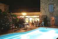 Swimming Pool Hotel La Bastide St Bach