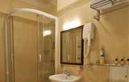 Phòng tắm bên trong 5 Hotel Sarmata