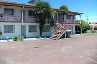 Exterior Burgundy Rose Motel