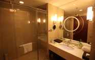 In-room Bathroom 7 Inner Mongolia Grand Hotel Wangfujing