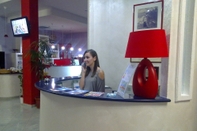 Lobby Hotel Jonic