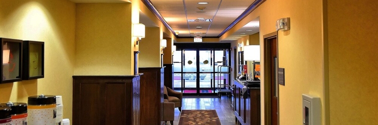 Lobi Hampton Inn Geneseo