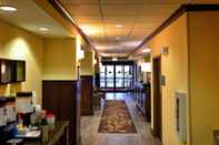 Lobby Hampton Inn Geneseo