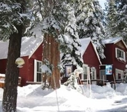 Exterior 2 Tahoma Meadows Cottages