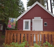 Exterior 4 Tahoma Meadows Cottages