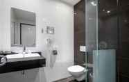 In-room Bathroom 4 Van der Valk Hotel Duiven near Arnhem A12