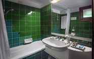 In-room Bathroom 3 Due Lune Puntaldia Resort & Golf