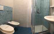 Toilet Kamar 3 Hotel Noto Marina