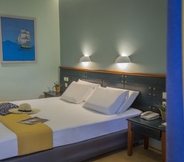 Kamar Tidur 7 Golden Coast Hotel & Bungalows - All Inclusive