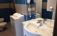 Phòng tắm bên trong 4 Hotel Valle di Venere