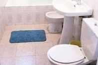 Toilet Kamar Hostal Numancia