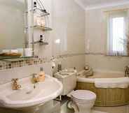 Phòng tắm bên trong 4 Mounthaven Guest House