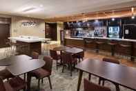 บาร์ คาเฟ่ และเลานจ์ Courtyard by Marriott Pittsburgh Washington/Meadow Lands