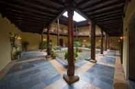 Lobby Hotel Castillo de Valdés Salas