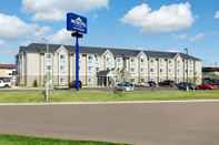 Exterior Microtel Inn & Suites by Wyndham Dickinson
