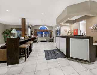 Lobi 2 Microtel Inn & Suites by Wyndham Williston