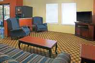 Ruang untuk Umum Days Inn by Wyndham El Campo TX