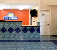 Lobi 4 Days Inn by Wyndham El Campo TX